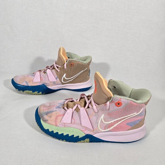 NIKE Kyrie 7 Exclusive "1 World 1 People" Regal Pink Sneakers Women's Size 8. - Picture 3 of 17